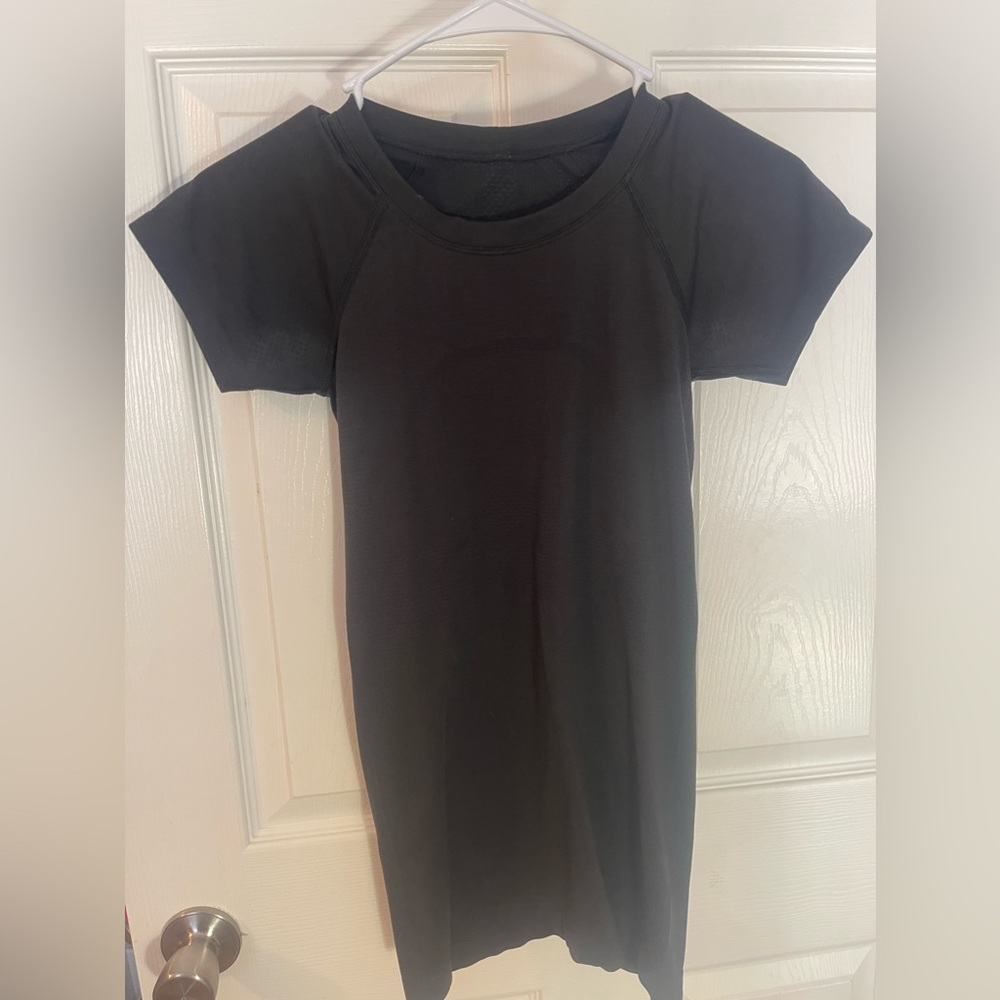 Black size 2 swiftly tech shirt